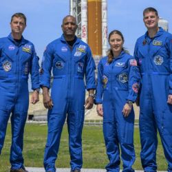 Los cuatro astronautas recorrerán 685.000 millas en una trayectoria alrededor de la Luna y de regreso a la Tierra.