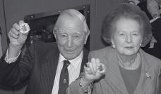 Sir Rex Hunt, gobernador de las Islas Falkland durante la Guerra de las Malvinas en 1982