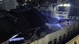 Así quedó el techo del edificio central de Edesur