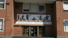 Cuál es la principal fábrica de vidrio que comenzó a importar desde China y porqué.