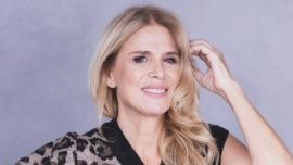 El look de Flavia Palmiero que se robó todas las miradas: slip dress, comfy y urbano