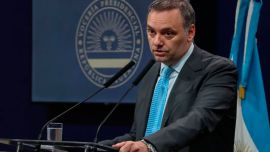 Llaman a declarar a la escribana de Manuel Adorni y se habla de su salida del gobierno