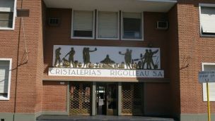 Cuál es la principal fábrica de vidrio que comenzó a importar desde China y porqué.