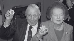 Sir Rex Hunt, gobernador de las Islas Falkland durante la Guerra de las Malvinas en 1982