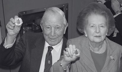 Sir Rex Hunt, gobernador de las Islas Falkland durante la Guerra de las Malvinas en 1982