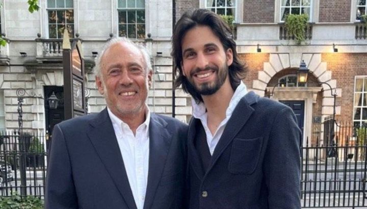 Gustavo Yankelevich y su nieto, Franco Yan, deslumbraron con sus looks de gala en una noche de teatro