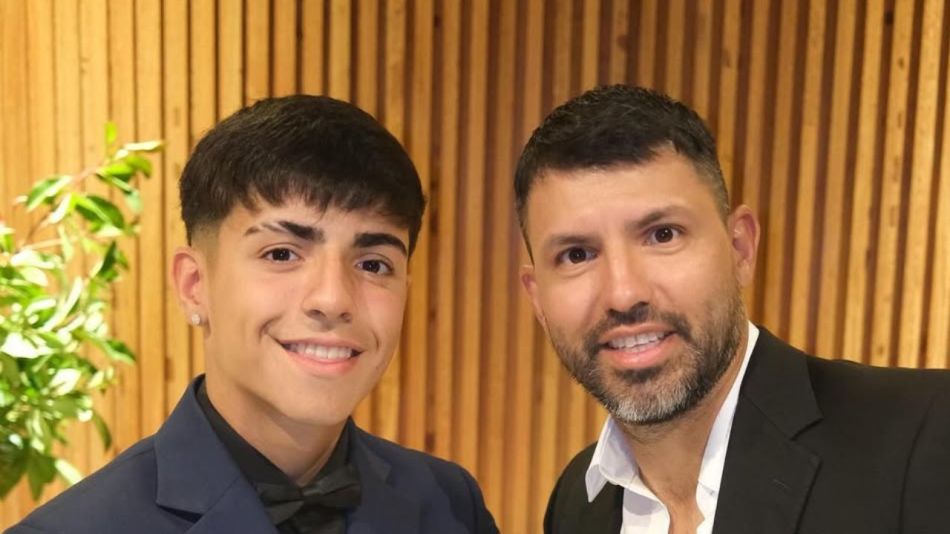 Benjamín Agüero y su papá, el Kun Agüero
