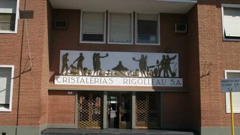 Cuál es la principal fábrica de vidrio que comenzó a importar desde China y porqué.