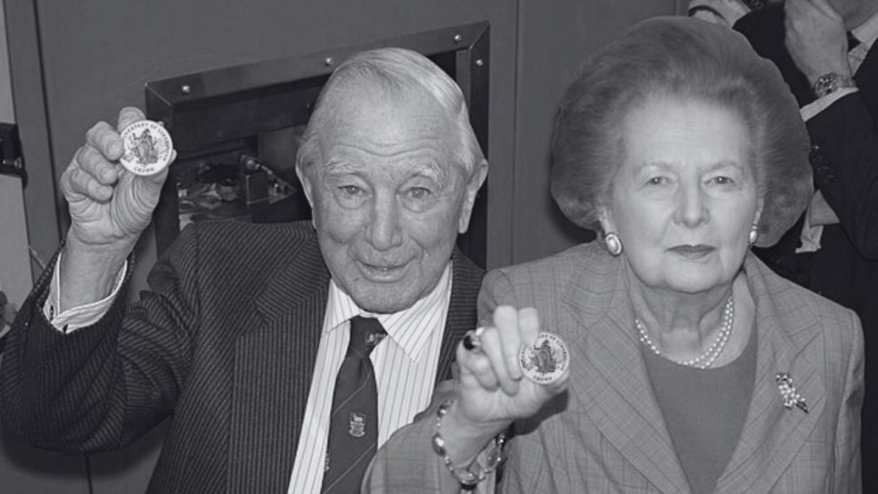 Sir Rex Hunt, gobernador de las Islas Falkland durante la Guerra de las Malvinas en 1982