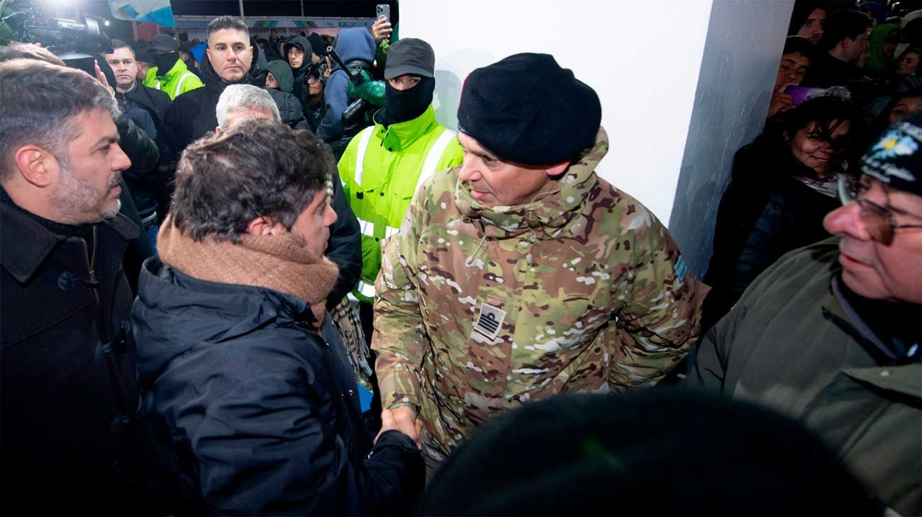 Como representante de una provincia que reivindica el federalismo y la soberanía, es un orgullo participar de la vigilia por los 44 años de la Guerra de Malvinas junto a ex combatientes, gobernadores y compatriotas en un lugar tan emblemático como Río Grande.