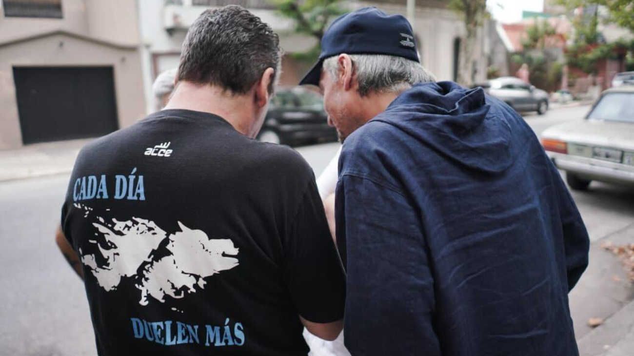 Máximo Kirchner con ex combatientes de Malvinas.