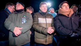 Gobernadores y referentes del peronismo viajaron a Tierra del Fuego, participaron de la vigilia por Malvinas y ensayan un frente anti Milei