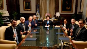 El Presidente Javier Milei recibió en Casa Rosada al equipo que ganó el juicio YPF