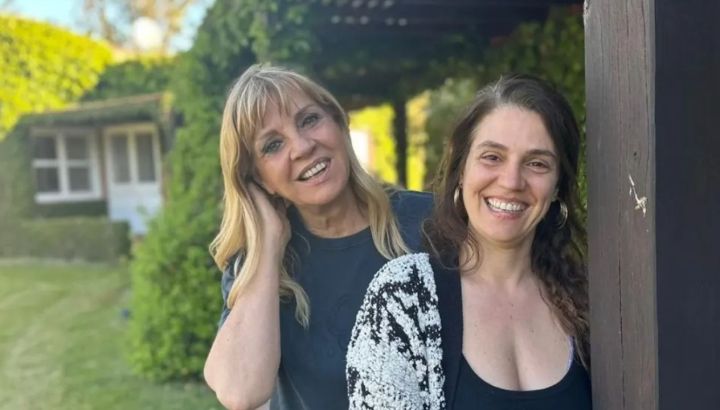 Elegancia clásica y estilo urbano: los increíbles looks de Teté Coustarot y su hija Josefina Villar para una tarde cargada de interiorismo