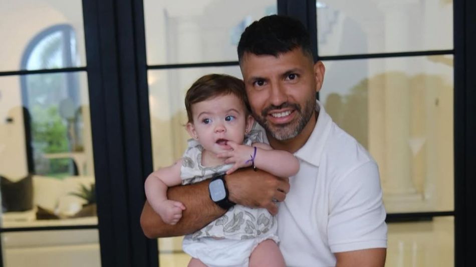 El tierno gesto de Olivia para recibir a su papá, el Kun Agüero después de su operación