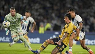 Adam Bareiro marcando para Boca Juniors