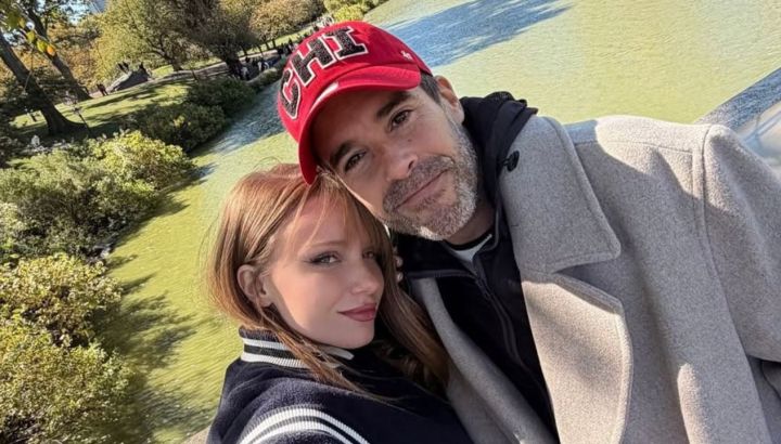 Adiós a las alfombras pesadas: la tendencia de yute que impone la casa de Nicolás Cabré y Rocío Pardo