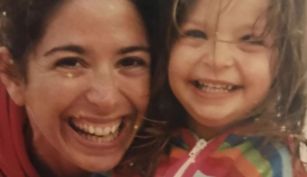 Así está hoy Mora, la hija de Laura Novoa, a los 25 años: heredó el talento como actriz y sigue sus pasos 