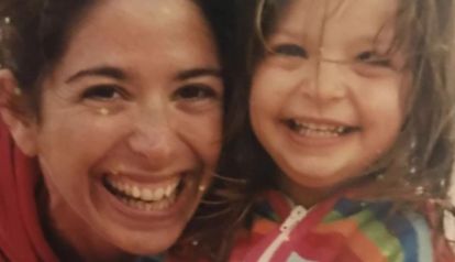 Así está hoy Mora, la hija de Laura Novoa, a los 25 años: heredó el talento como actriz y sigue sus pasos 