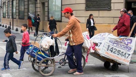 Necesidades básicas insatisfechas: los números que quedan fuera del cálculo oficial