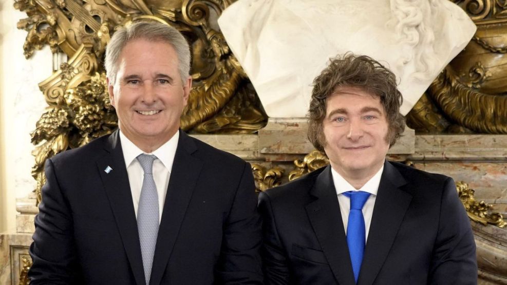 El canciller Pablo Quirno junto al presidente Javier Milei