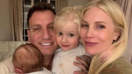 El tierno look de Elle en su paseo por Ginebra con Maxi López: total pink y lentes oversized