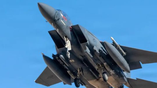 Lejos de Top Gun y las películas, EE.UU. no consigue todavía rescatar a su piloto de F-15 derribado en Irán