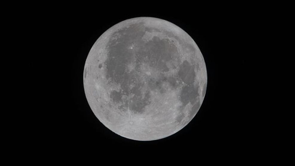 La luna, cada vez más cerca de Artemis.