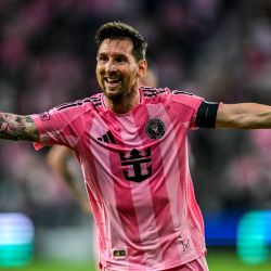 El delantero argentino Lionel Messi, número 10 del Inter Miami, celebra un gol que fue anulado durante un partido de la temporada regular de la Major League Soccer (MLS) entre el Inter Miami CF y el Austin FC en el recién inaugurado NU Stadium de Miami, Florida. | Foto:Giorgio Viera / AFP