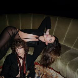 El magnetismo se vuelve imagen: una propuesta que combina seducción, energía y presencia en cada detalle.