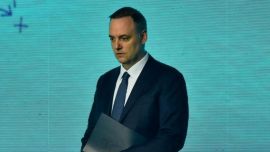 Manuel Adorni ubicó a su círculo íntimo en el Correo Argentino con sueldos que superan al de Javier Milei