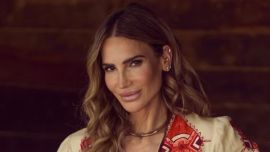 María Vázquez dio cátedra de moda: look lencero con las botas tendencia