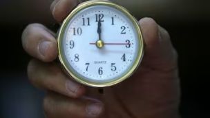 Porqué Europa adelantó los relojes una hora.