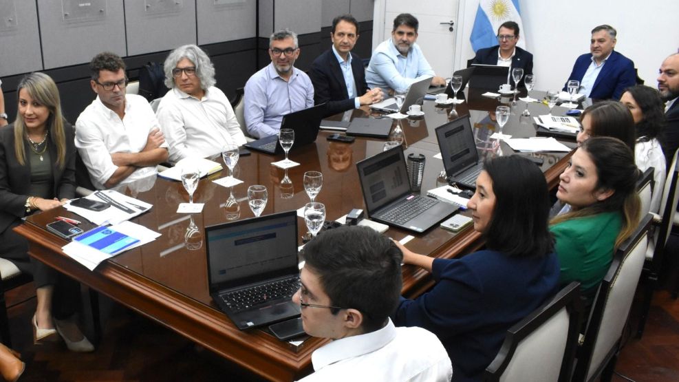 El equipo económico provincial junto al secretario de Hacienda del Ministerio de Economía de la Nación