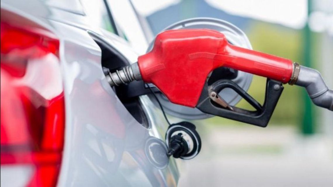 Ahorro en nafta y gasoil: descuentos del 30% y reintegros de hasta $25.000
