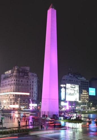 Obelisco violeta