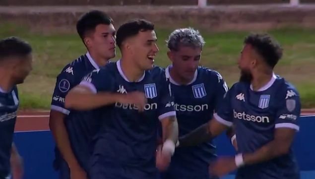 Racing gana en Bolivia