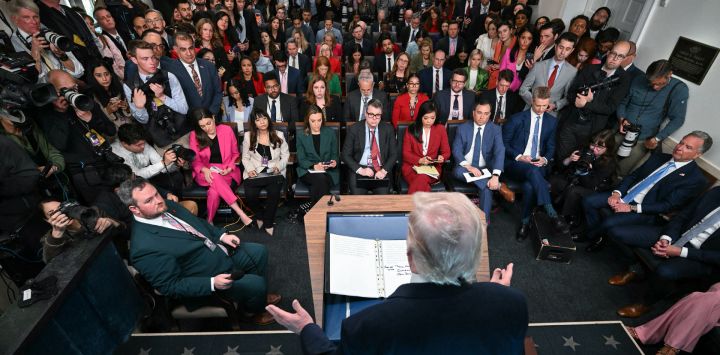 El presidente estadounidense Donald Trump habla sobre el conflicto en Irán en la sala de prensa James S. Brady de la Casa Blanca en Washington, D.C..
