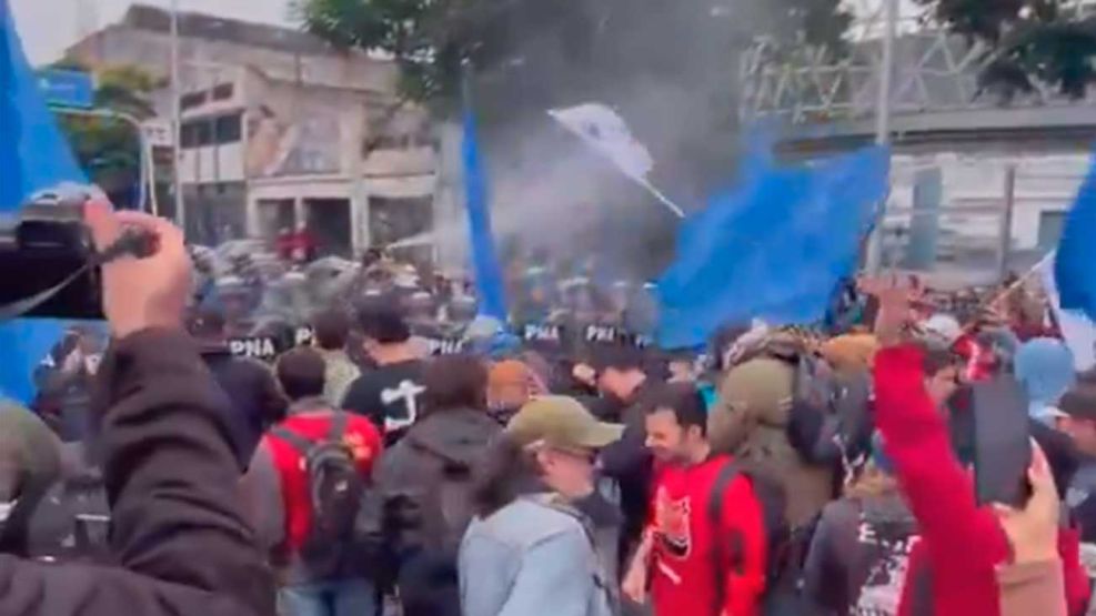 Gases en el Puente Pueyrredón 07042026