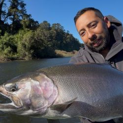 La pelea con el pez fue tan intensa como breve, con corridas explosivas y la dificultad adicional de las algas presentes en el entorno.