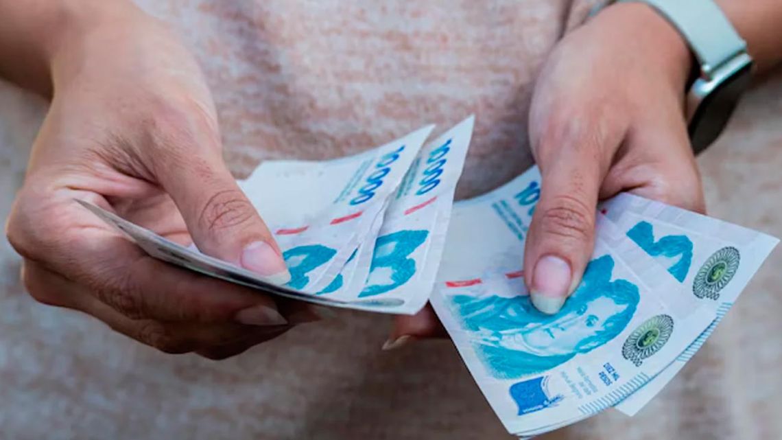 Argentina’s inequality eases slightly, but income gap remains stark