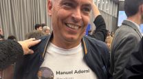El diputado Esteban Paulón mostró su irónica remera dedicada a Adorni