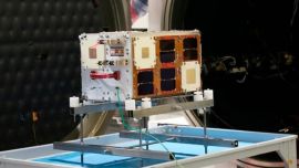 ATENEA es lo que en las misiones especiales se conoce como una secondary payload o carga útil secundaria, es decir, un pequeño satélite o dispositivo de menor tamaño que viaja al espacio en una nave cuyo lanzamiento está financiado por otra entidad