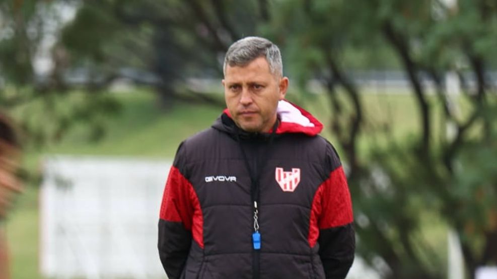 Diego Flores DT de Instituto