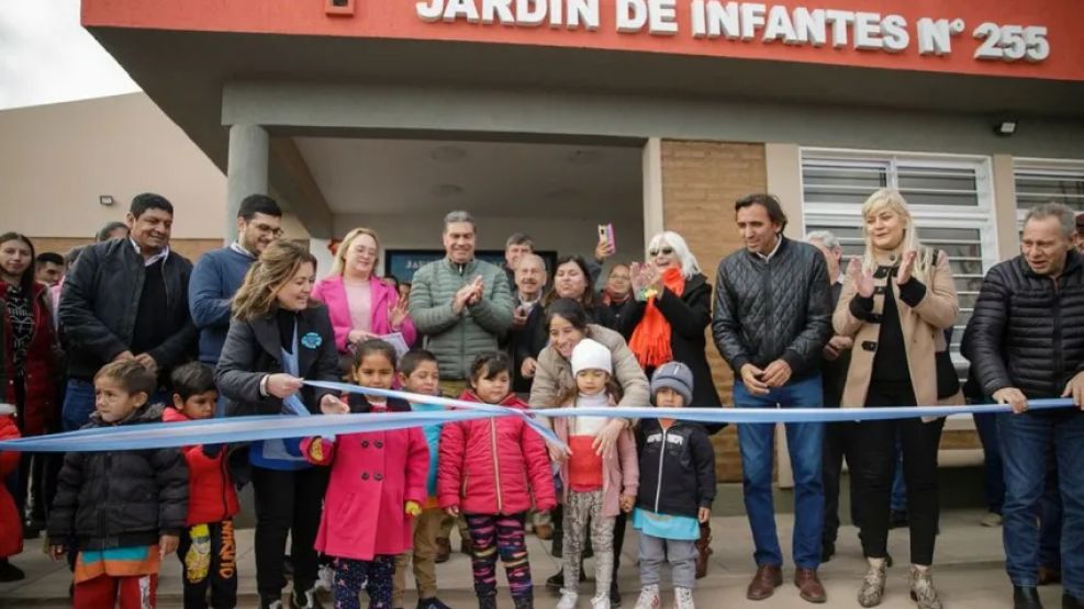 La intendente de Pampa del Infierno junto a Capitanich inaugurando obras. 