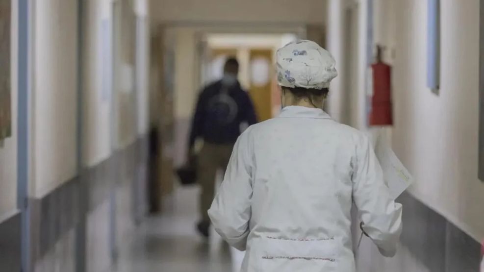 Se hacía pasar por médica y hacía cirugías.