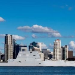 El USS Zumwait vuelve al ruedo, totalmente renovado.