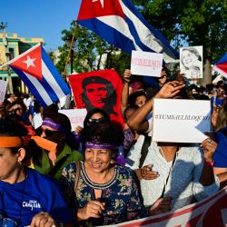 Mujeres se manifiestan en La Habana contra las sanciones impuestas por Estados Unidos a Cuba, incluido el embargo petrolero vigente desde enero. | Foto:YAMIL LAGE / AFP