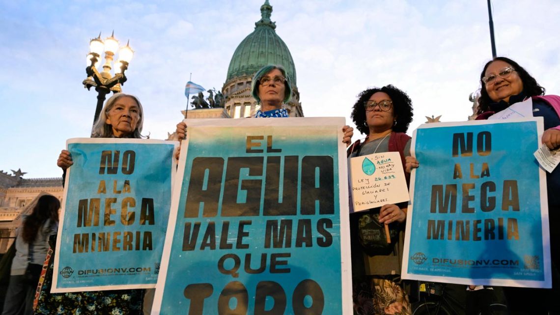 Environmental NGOs seek ‘largest collective lawsuit in history’ in defence of Argentina’s glaciers