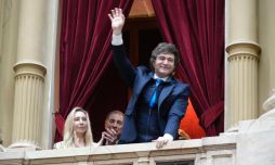 El presidente Javier Milei en el Congreso. Detrás, su hermana Karina y Diego Santilli